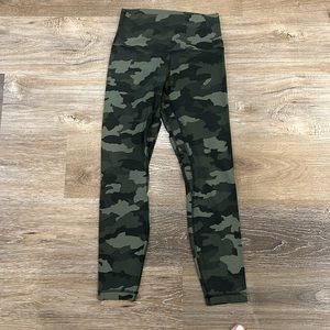 Lululemon 25” size 6